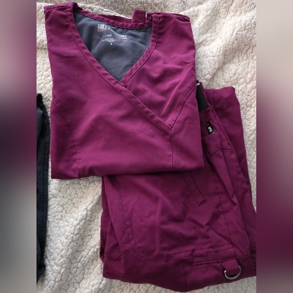 Scrub sets - Picture 3 of 3